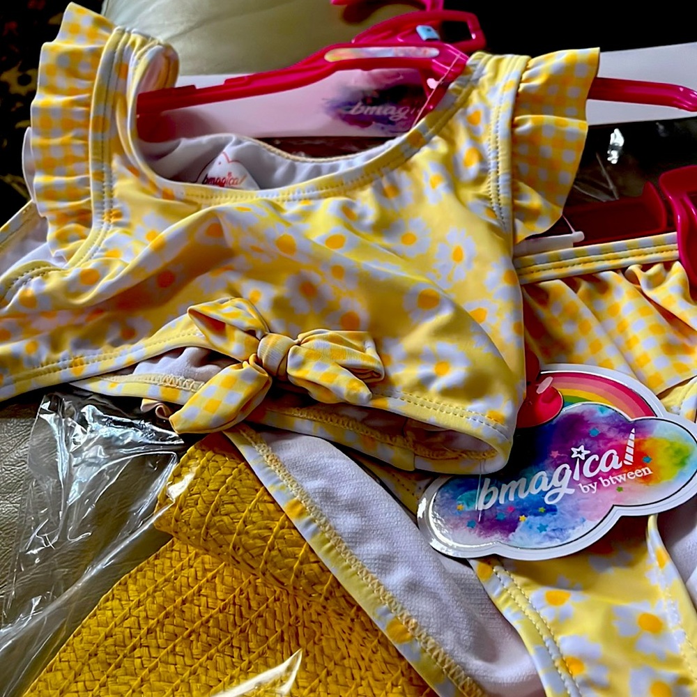 NWT! BMagical 3 piece Girl’s size 5 bathing suit. Includes matching hat!